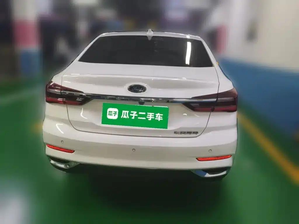 Ford Focus 2021 1.5L Automatic Diamond Edition — миниатюра 4