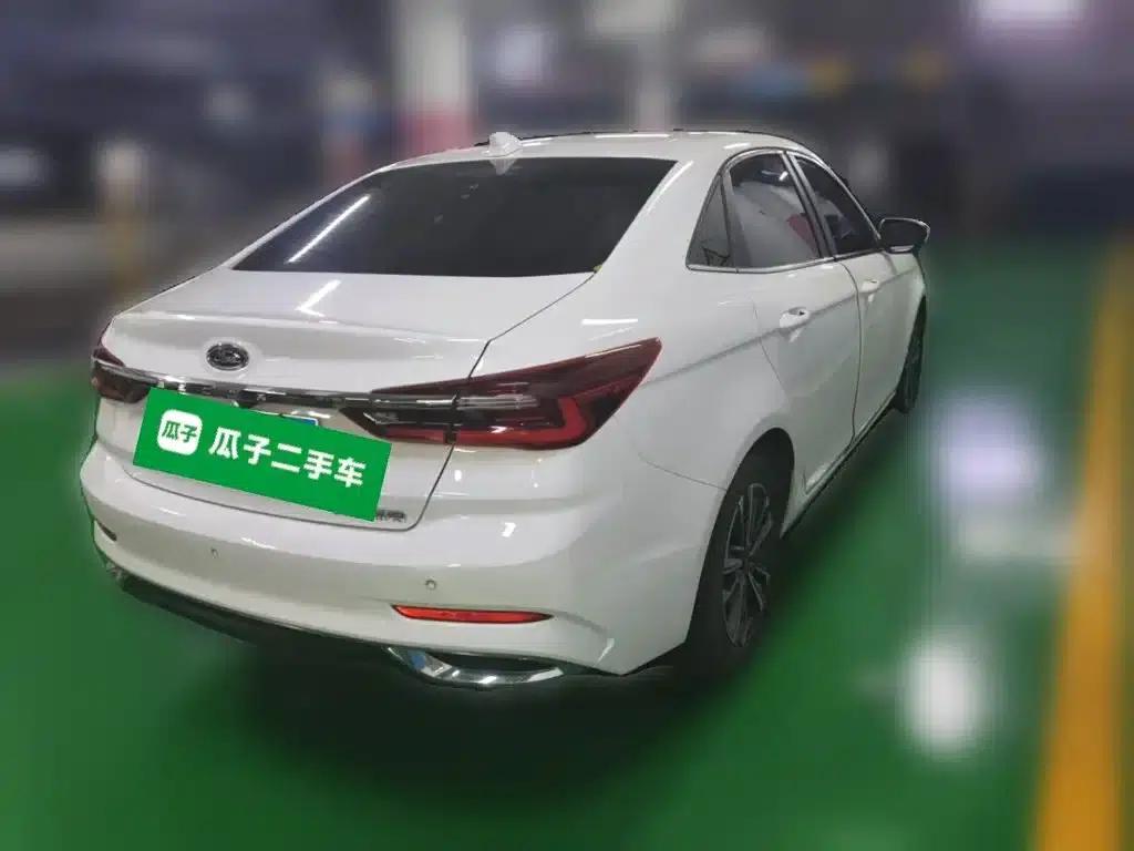 Ford Focus 2021 1.5L Automatic Diamond Edition — миниатюра 5
