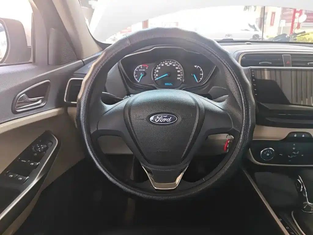 2017 Ford Focus Facelift 1.5L Automatic Comfort Model — миниатюра 7