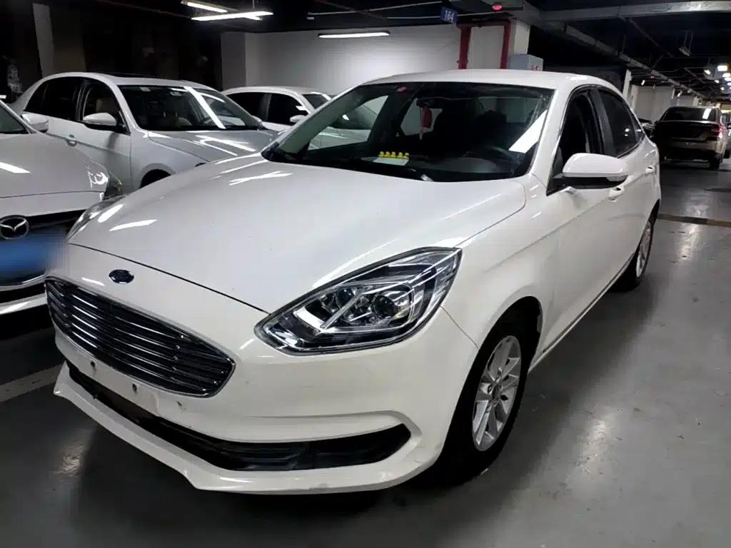 Ford Focus 2019 1.5L Manual Premium Edition — миниатюра 2