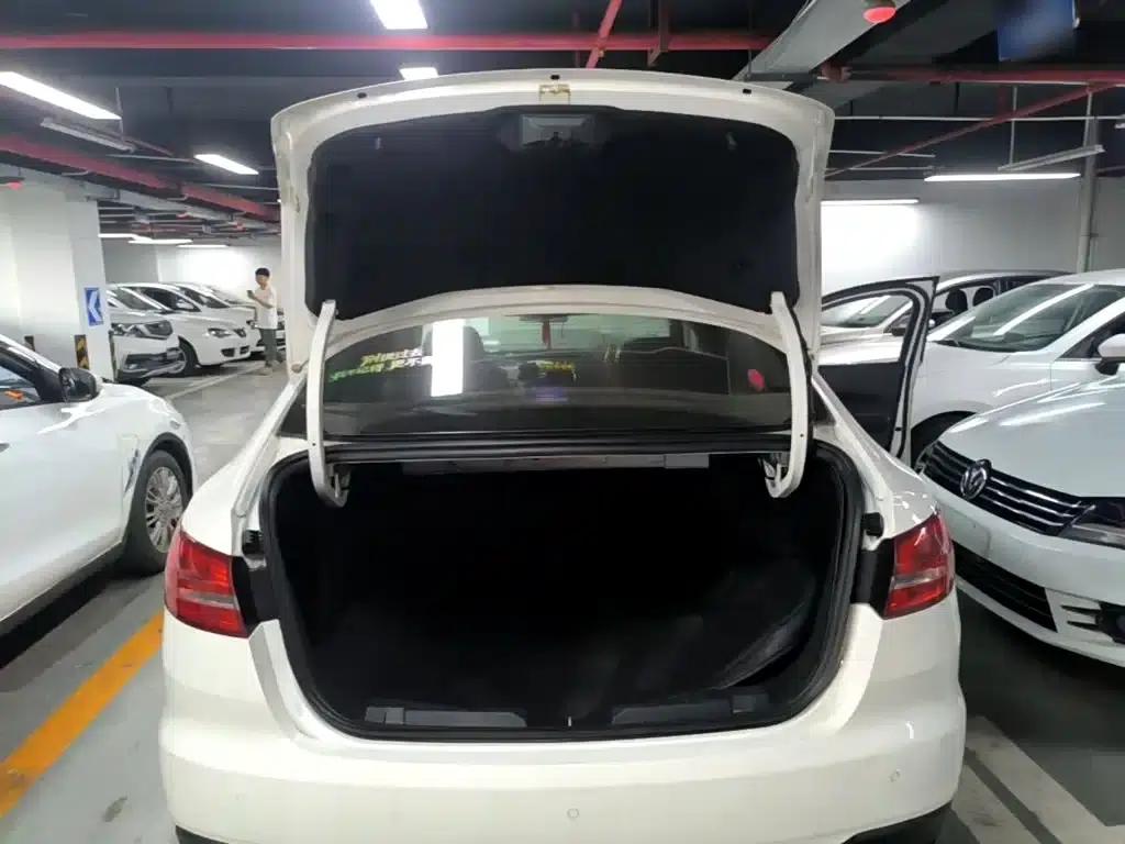 Ford Focus 2019 1.5L Manual Premium Edition — миниатюра 19
