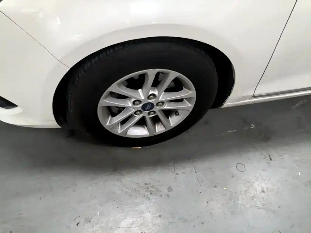 Ford Focus 2019 1.5L Manual Premium Edition — миниатюра 23