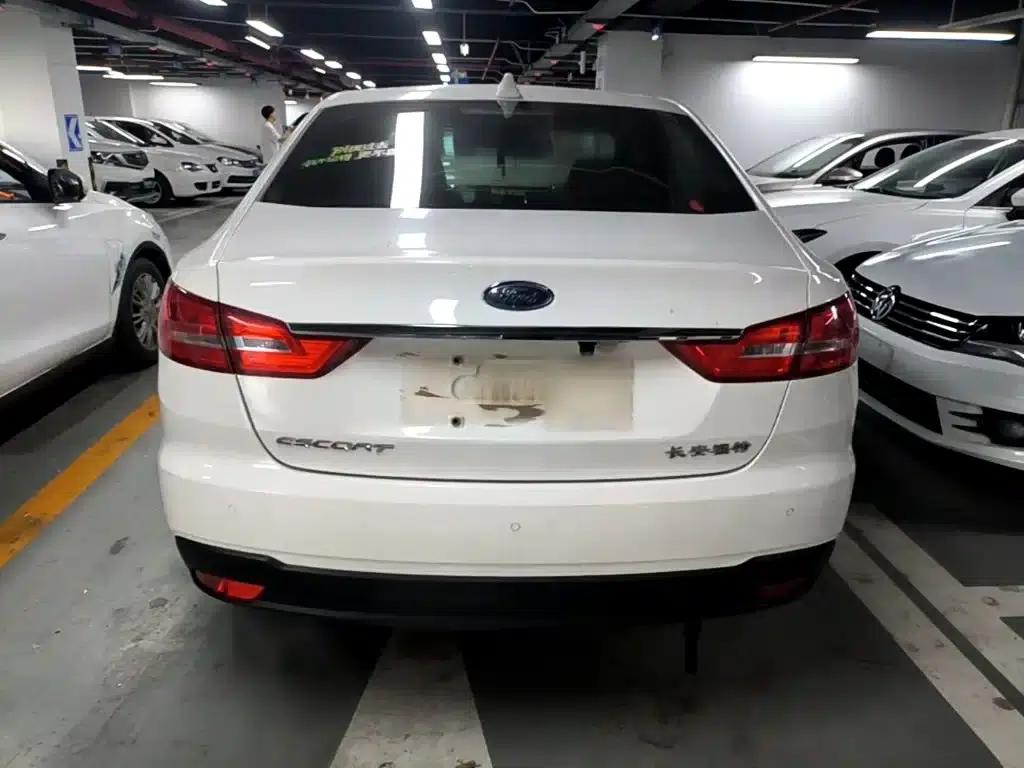 Ford Focus 2019 1.5L Manual Premium Edition — миниатюра 6