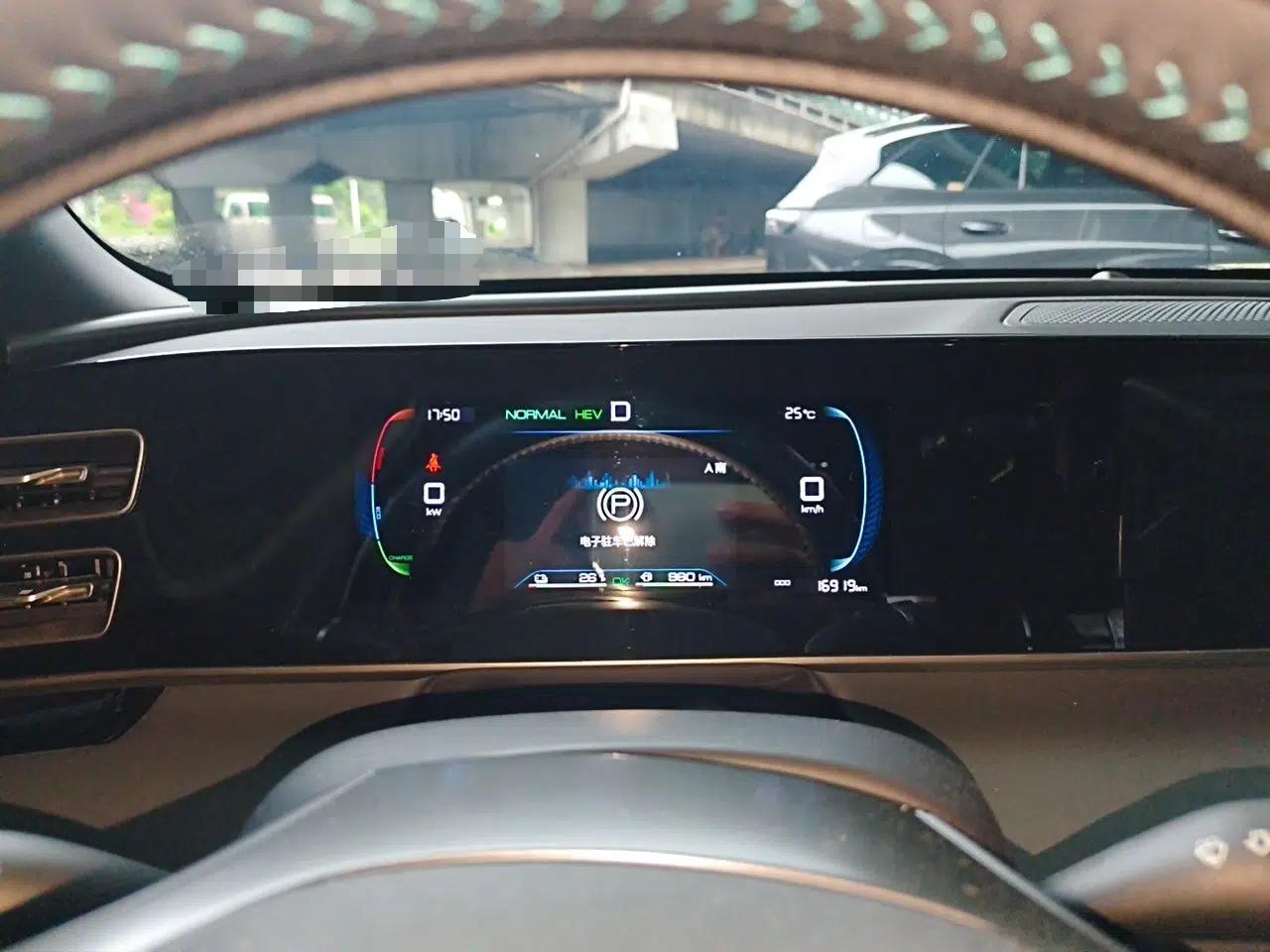 BYD Qin L 2024 DM-i 80KM Leading Model — миниатюра 11