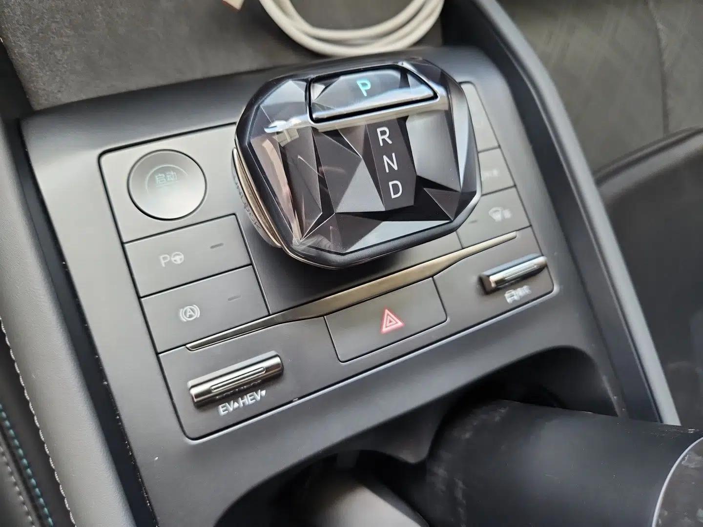 BYD Qin L 2025 DM-i Smart Drive 120KM Excellence Model — миниатюра 14