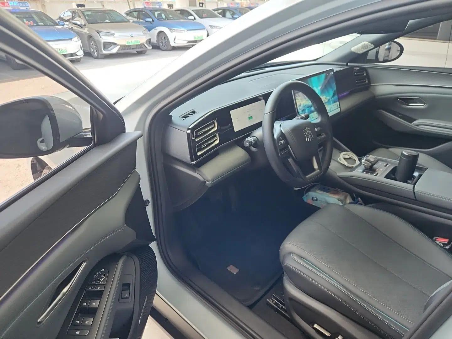 BYD Qin L 2025 DM-i Smart Drive 120KM Excellence Model — миниатюра 16