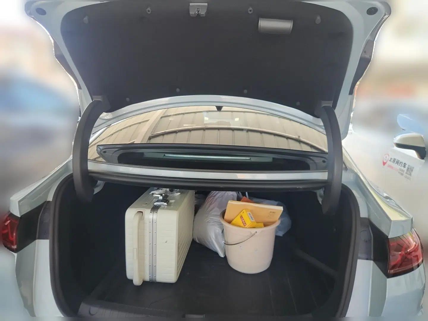 BYD Qin L 2025 DM-i Smart Drive 120KM Excellence Model — миниатюра 19