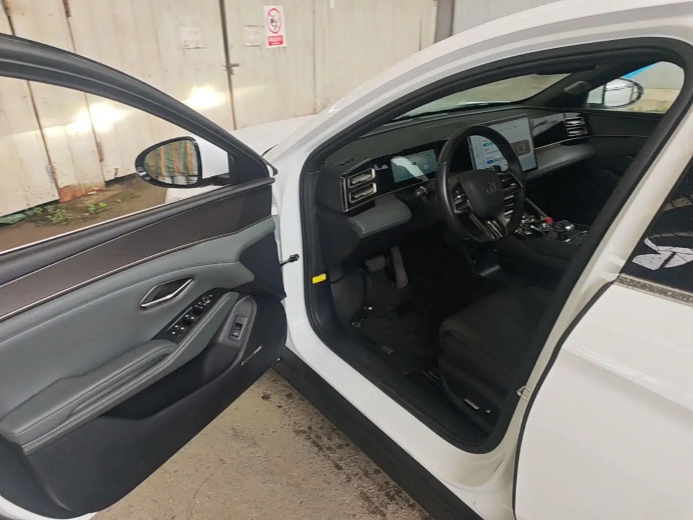 BYD Qin L 2024 DM-i 120KM Excellence Model — миниатюра 18