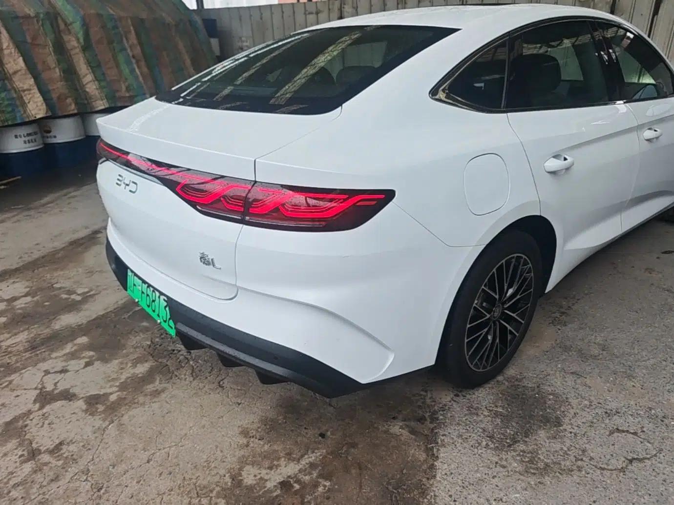 BYD Qin L 2024 DM-i 120KM Excellence Model — миниатюра 9