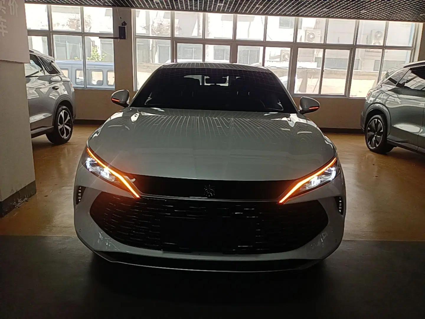BYD Qin L 2026 DM-i 128KM Progressive Edition — миниатюра 2