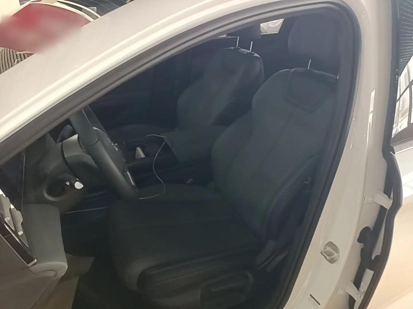 BYD Qin L 2026 DM-i 128KM Progressive Edition — миниатюра 17