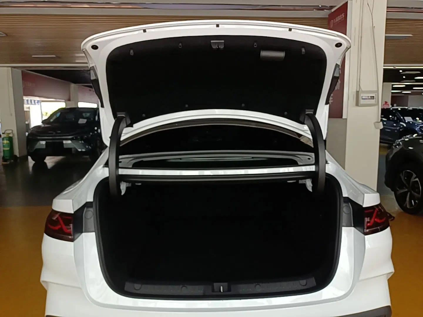 BYD Qin L 2026 DM-i 128KM Progressive Edition — миниатюра 22