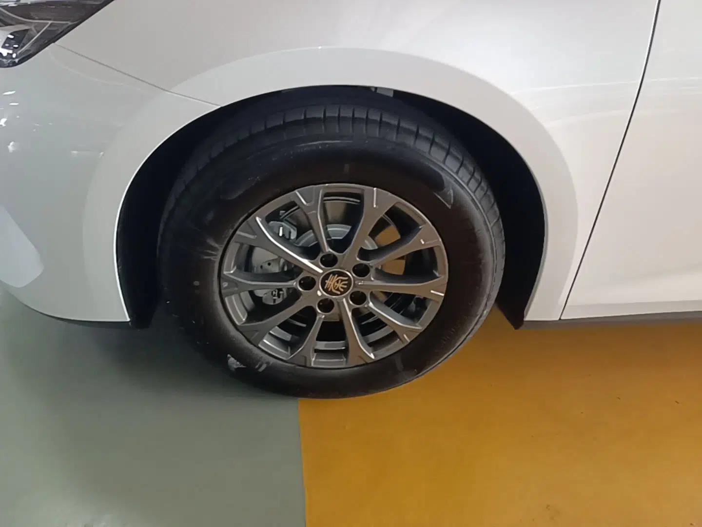 BYD Qin L 2026 DM-i 128KM Progressive Edition — миниатюра 10