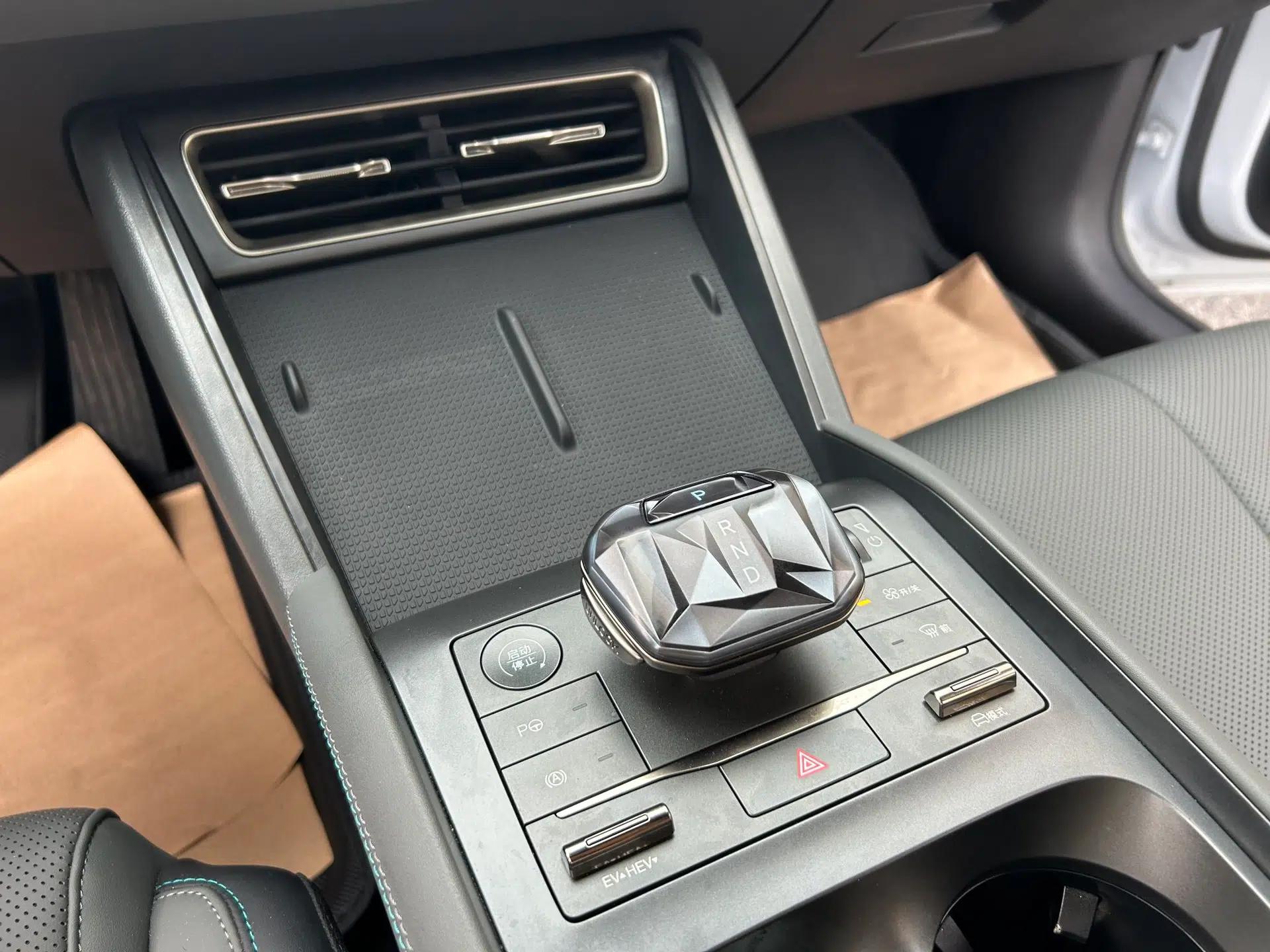 BYD Qin L 2025 DM-i Smart Drive 80KM Leading Model — миниатюра 37