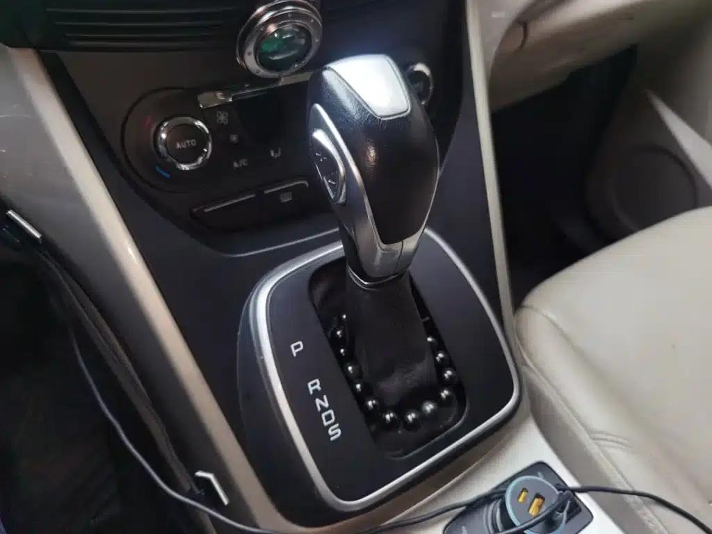 Ford Kuga 2013 2.0L GTDi AWD Elite — миниатюра 10