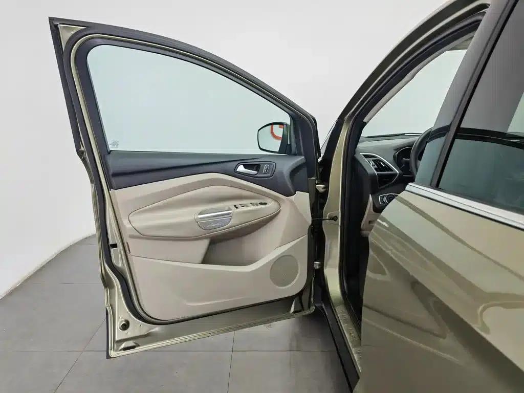 Ford Kuga 2013 2.0L GTDi AWD Elite — миниатюра 8