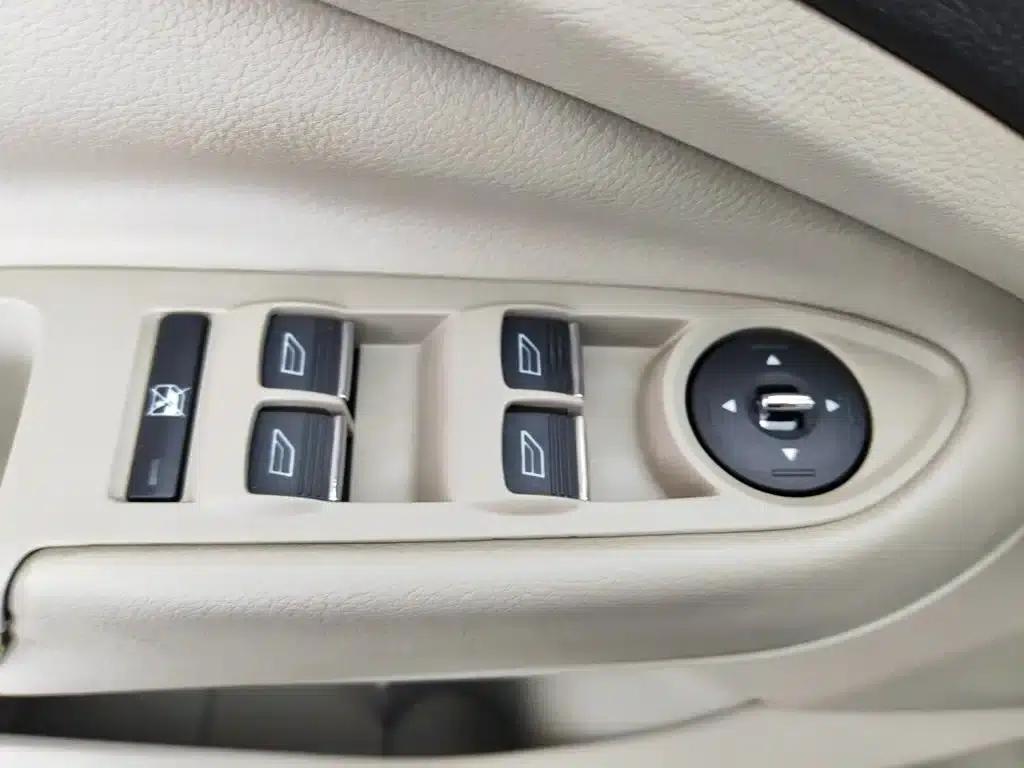 Ford Kuga 2013 2.0L GTDi AWD Elite — миниатюра 9