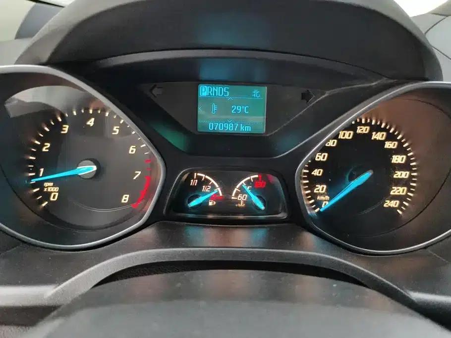 Ford Kuga 2013 1.6L GTDi 2WD Fashion Edition — миниатюра 14