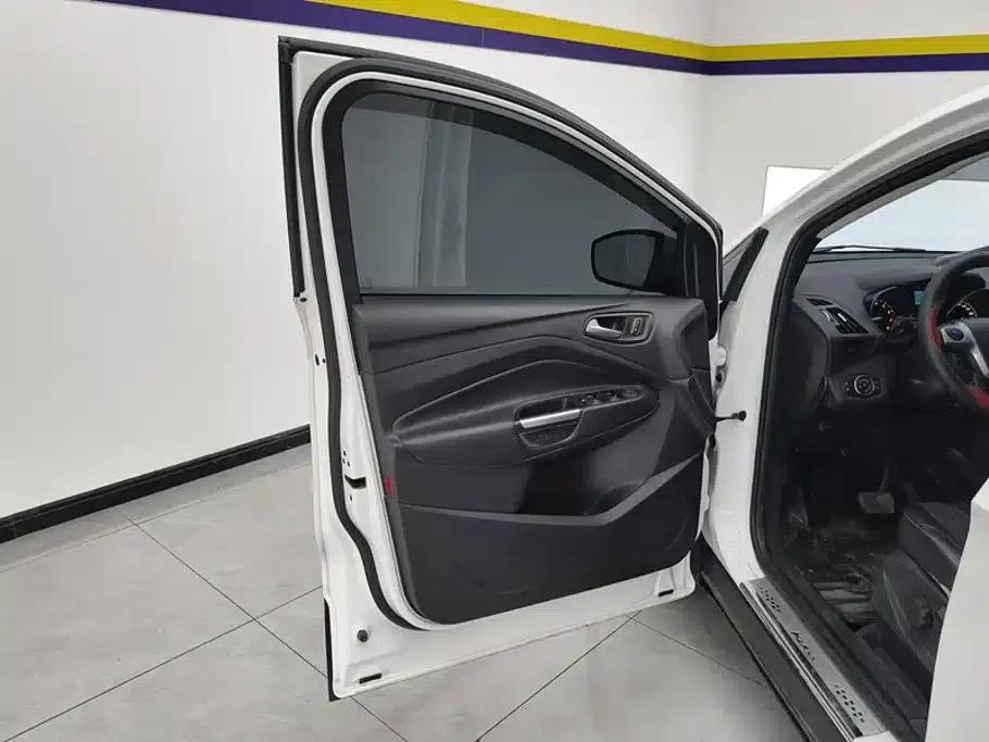 Ford Kuga 2013 1.6L GTDi 2WD Fashion Edition — миниатюра 7