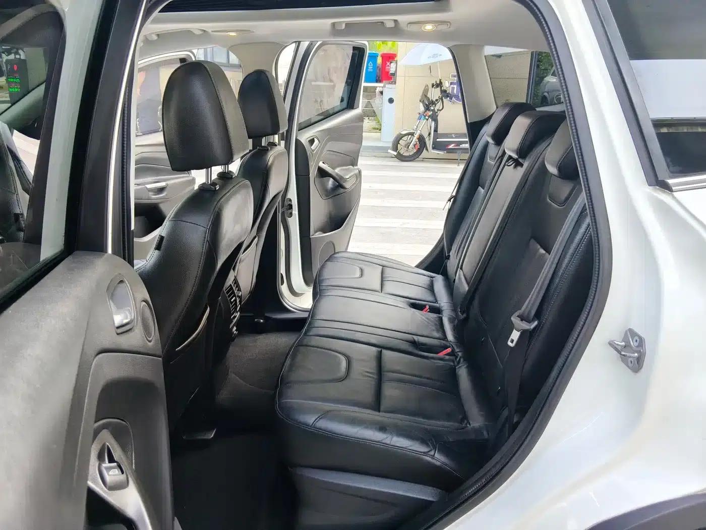 Ford Kuga 2015 2.0L GTDi AWD Sport — миниатюра 11