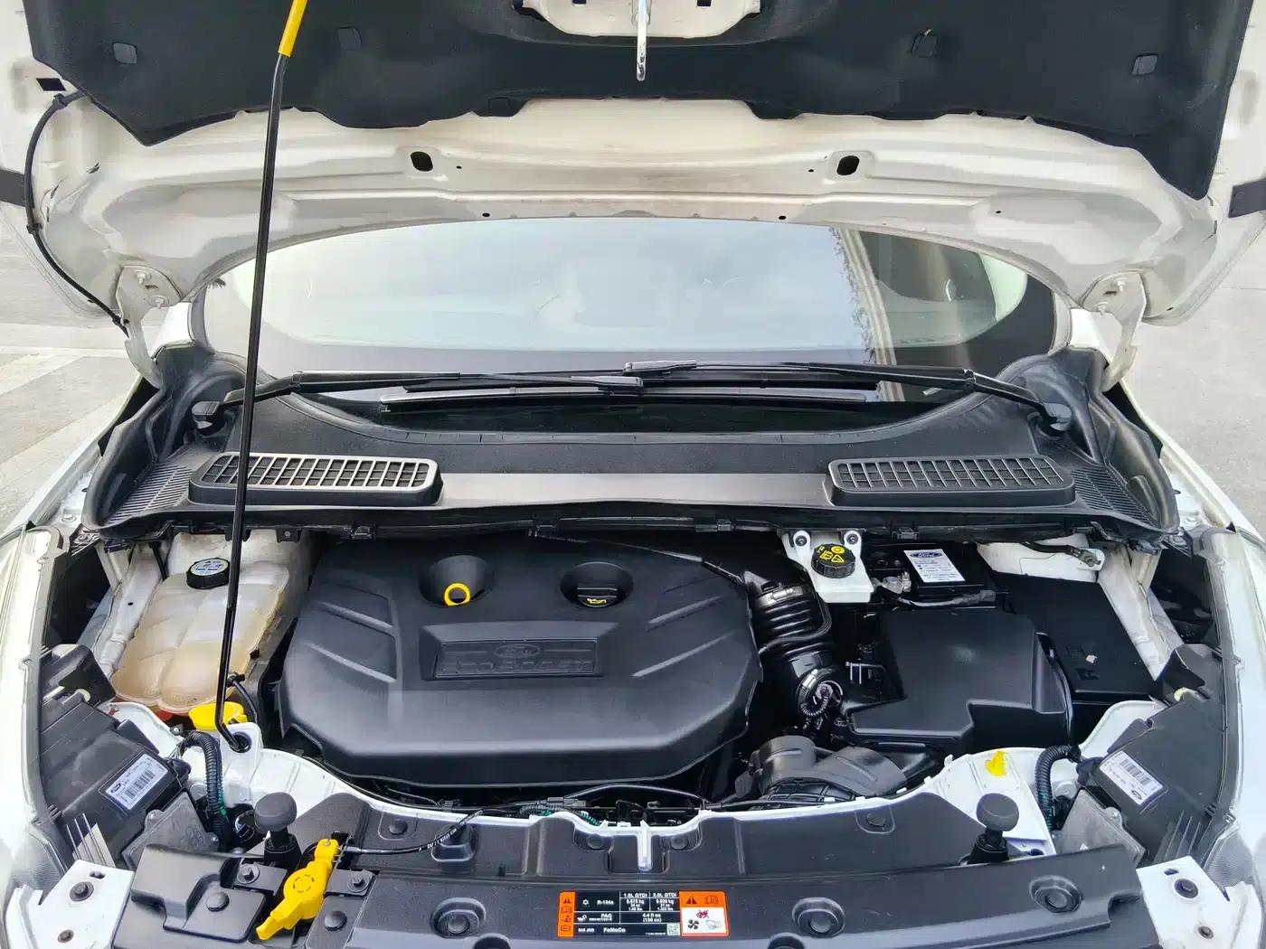 Ford Kuga 2015 2.0L GTDi AWD Sport — миниатюра 14