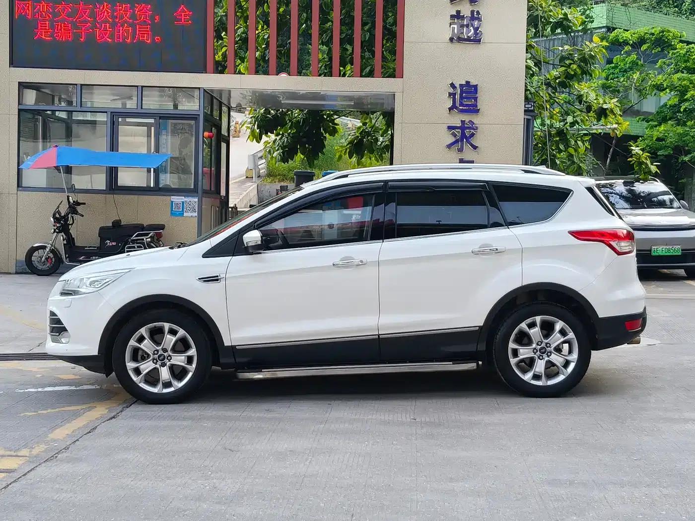 Ford Kuga 2015 2.0L GTDi AWD Sport — миниатюра 3