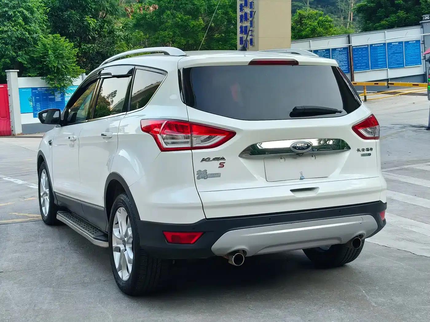 Ford Kuga 2015 2.0L GTDi AWD Sport — миниатюра 4