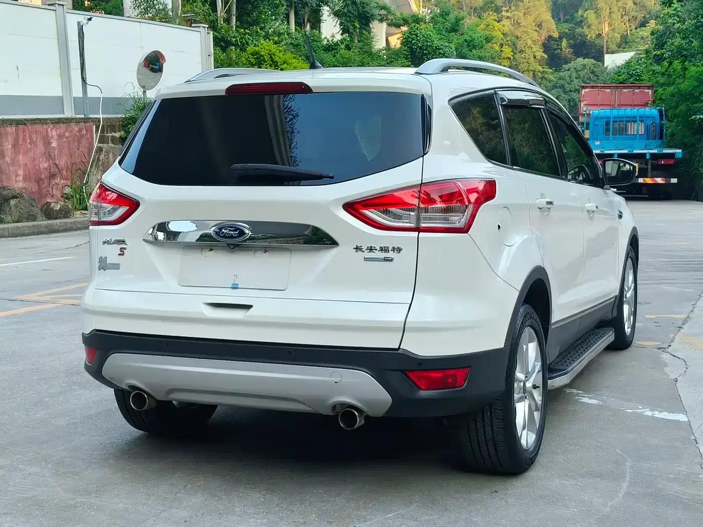 Ford Kuga 2015 2.0L GTDi AWD Sport — миниатюра 6