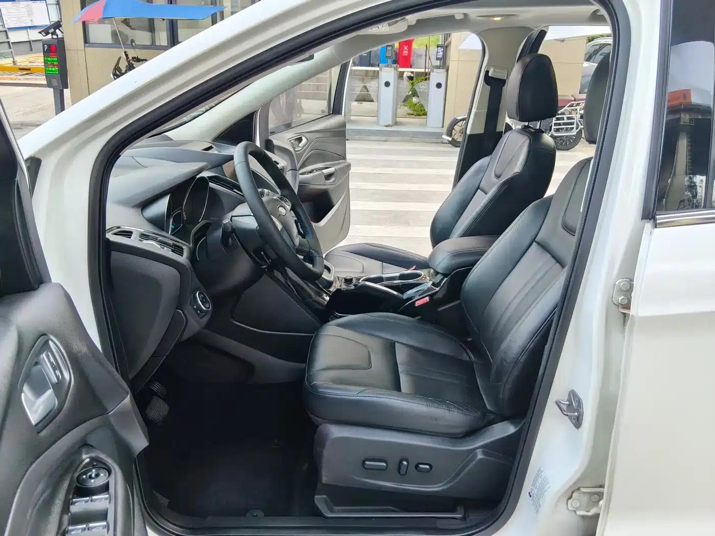Ford Kuga 2015 2.0L GTDi AWD Sport — миниатюра 9