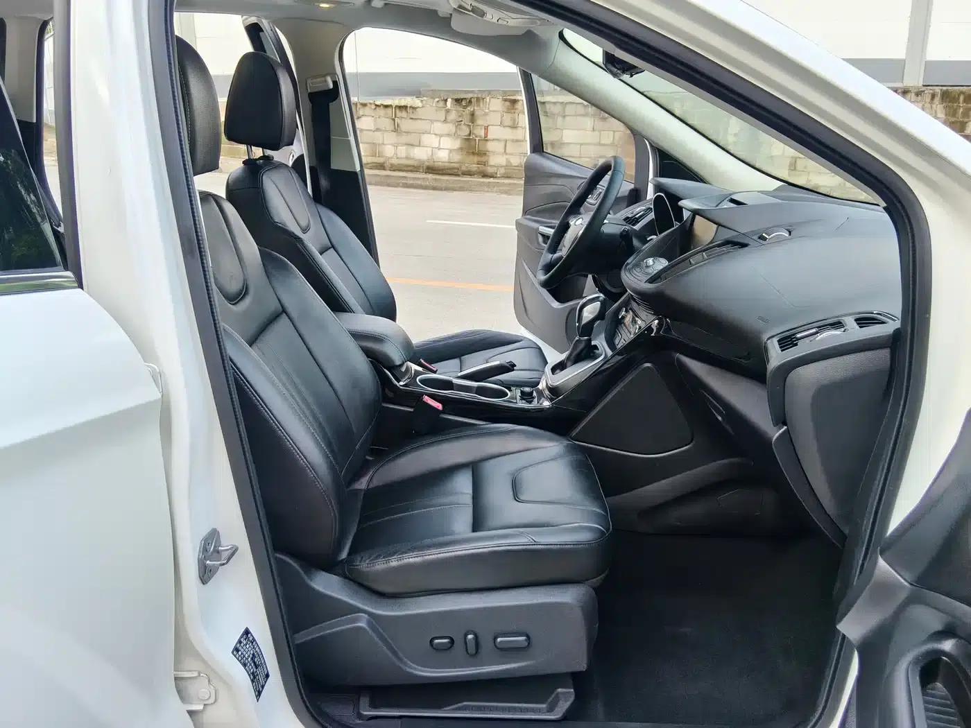 Ford Kuga 2015 2.0L GTDi AWD Sport — миниатюра 10