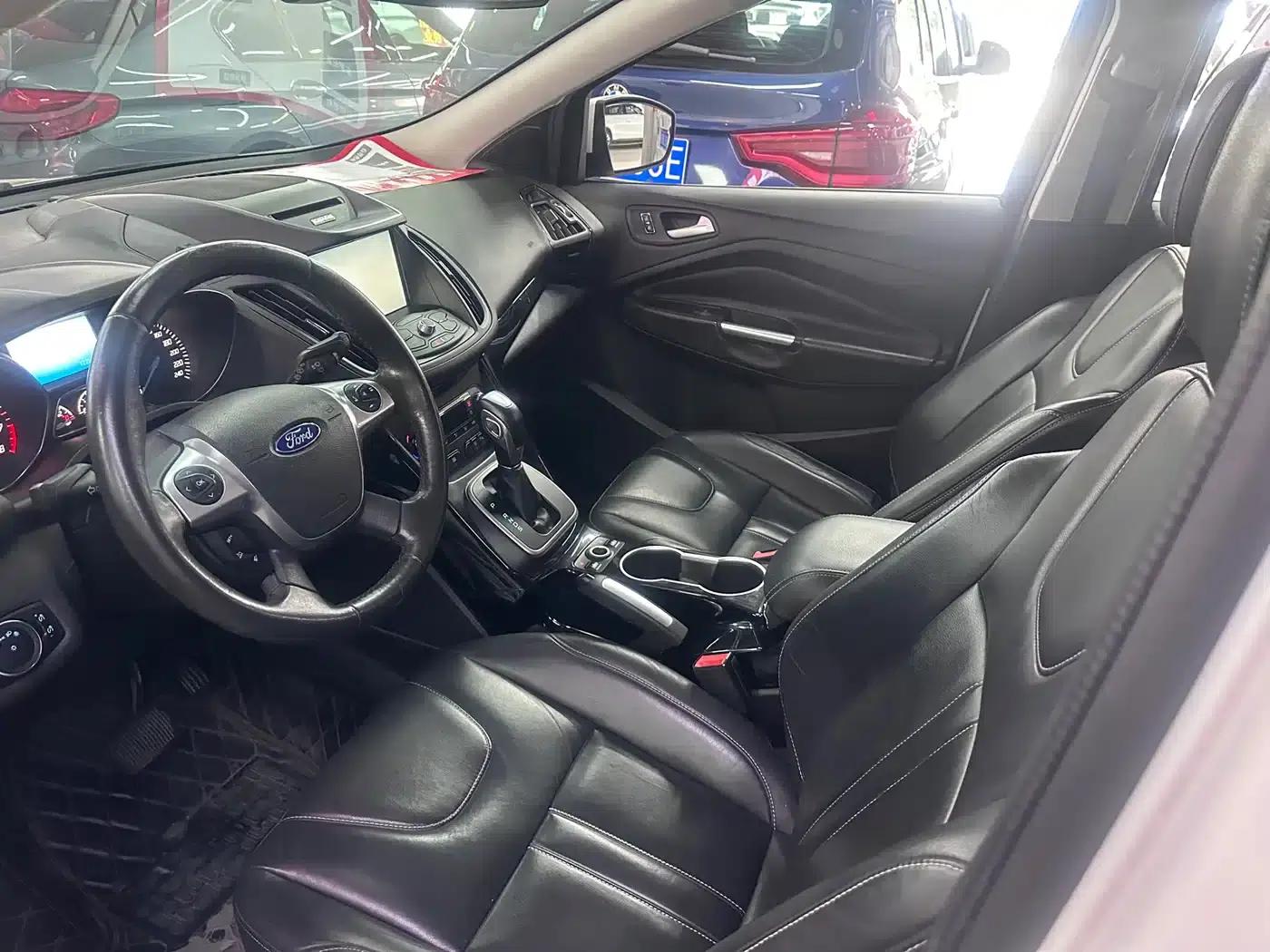 Ford Kuga 2015 2.0L GTDi AWD Sport — миниатюра 4
