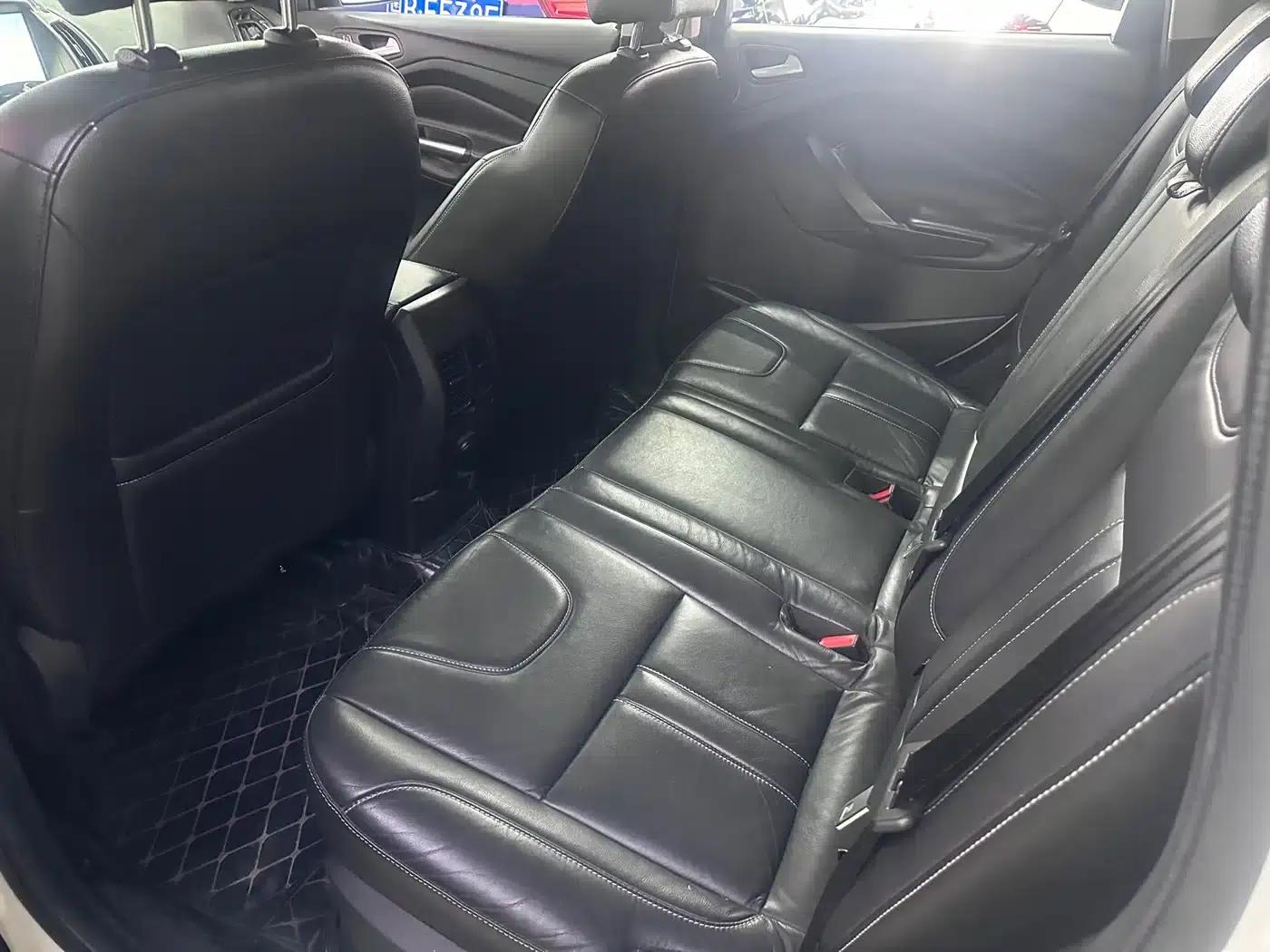 Ford Kuga 2015 2.0L GTDi AWD Sport — миниатюра 5