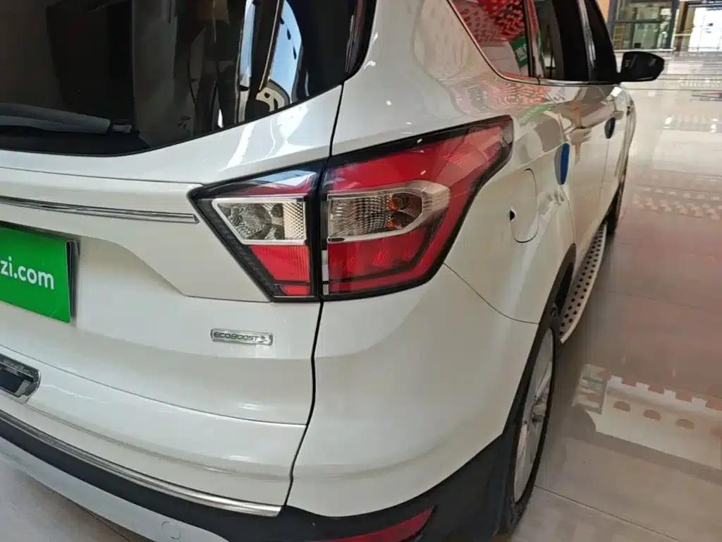 2017 Ford Kuga EcoBoost 180 2WD Luxury Edition — миниатюра 8