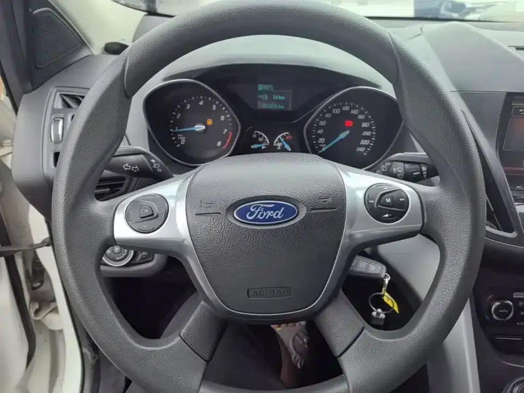 Ford Kuga 2015 1.5L GTDi 2WD Comfort Model — миниатюра 11