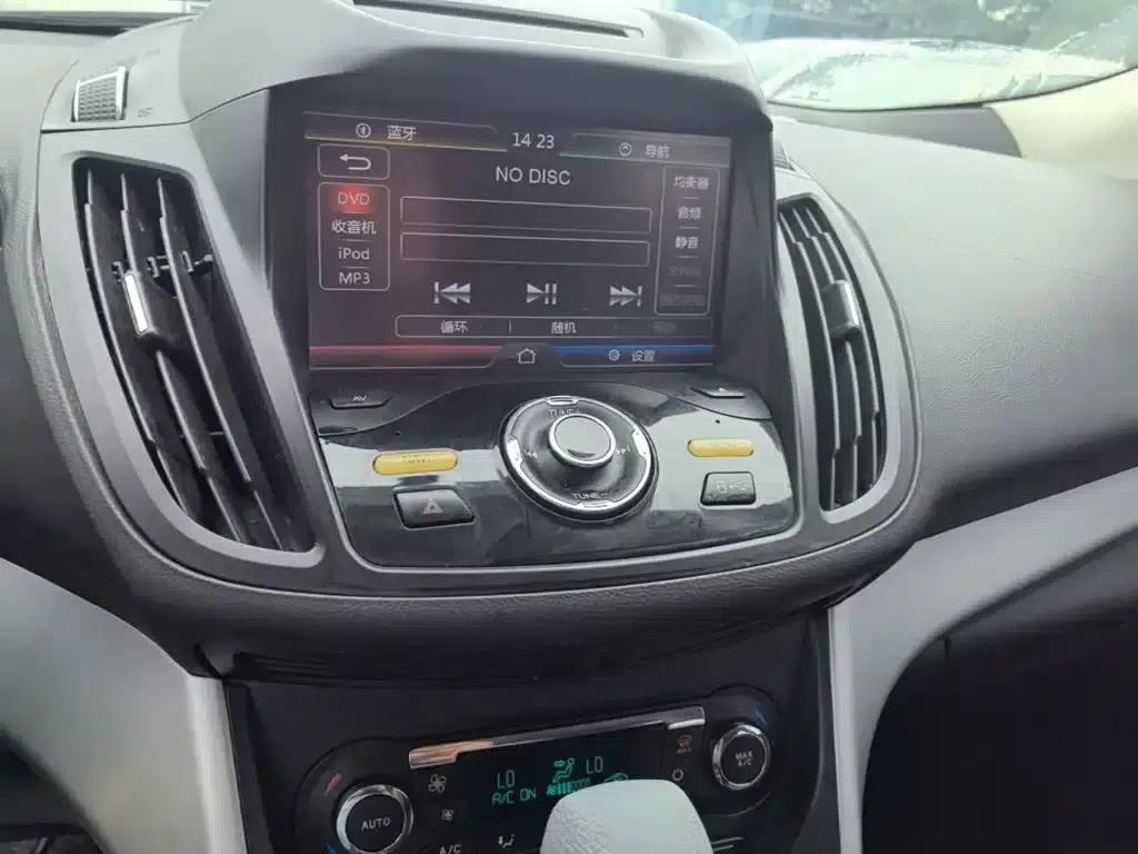 Ford Kuga 2015 1.5L GTDi 2WD Comfort Model — миниатюра 13
