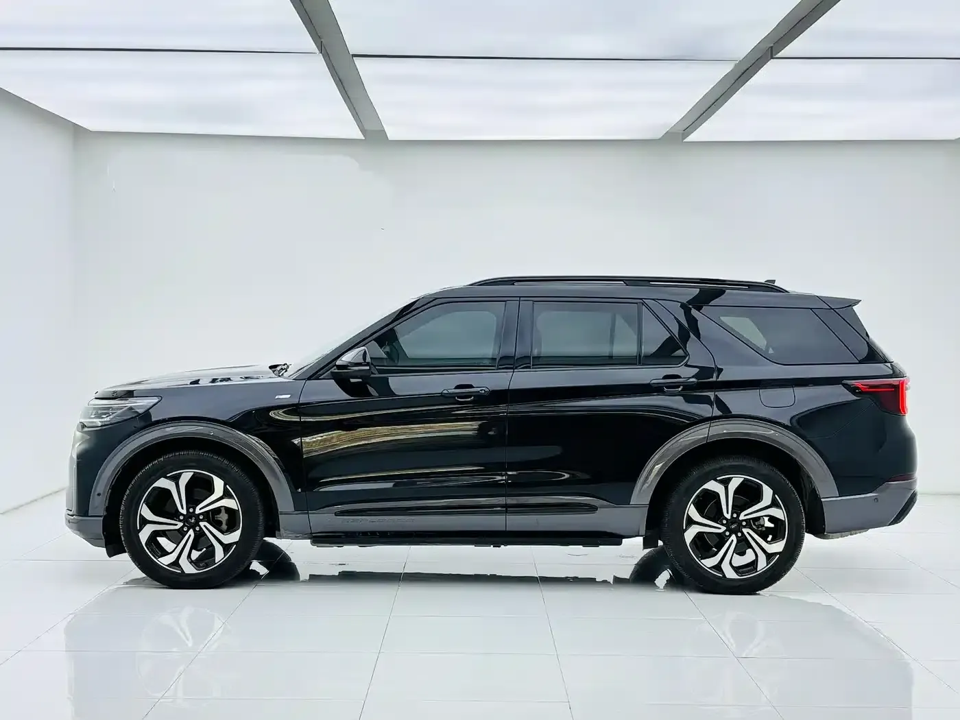 2023 Explorer EcoBoost 285 AWD ST-LINE 6-seater — миниатюра 4