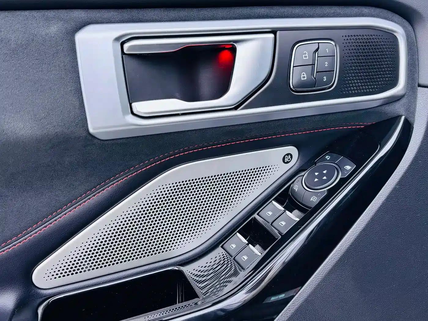 2023 Explorer EcoBoost 285 AWD ST-LINE 6-seater — миниатюра 8