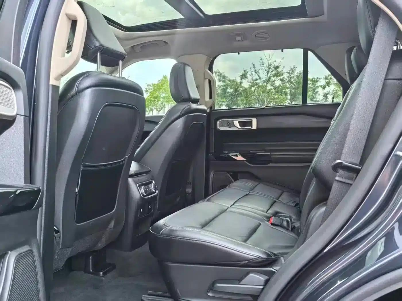 2020 Ford Explorer EcoBoost 285 AWD Titanium Edition 7-Seater — миниатюра 4