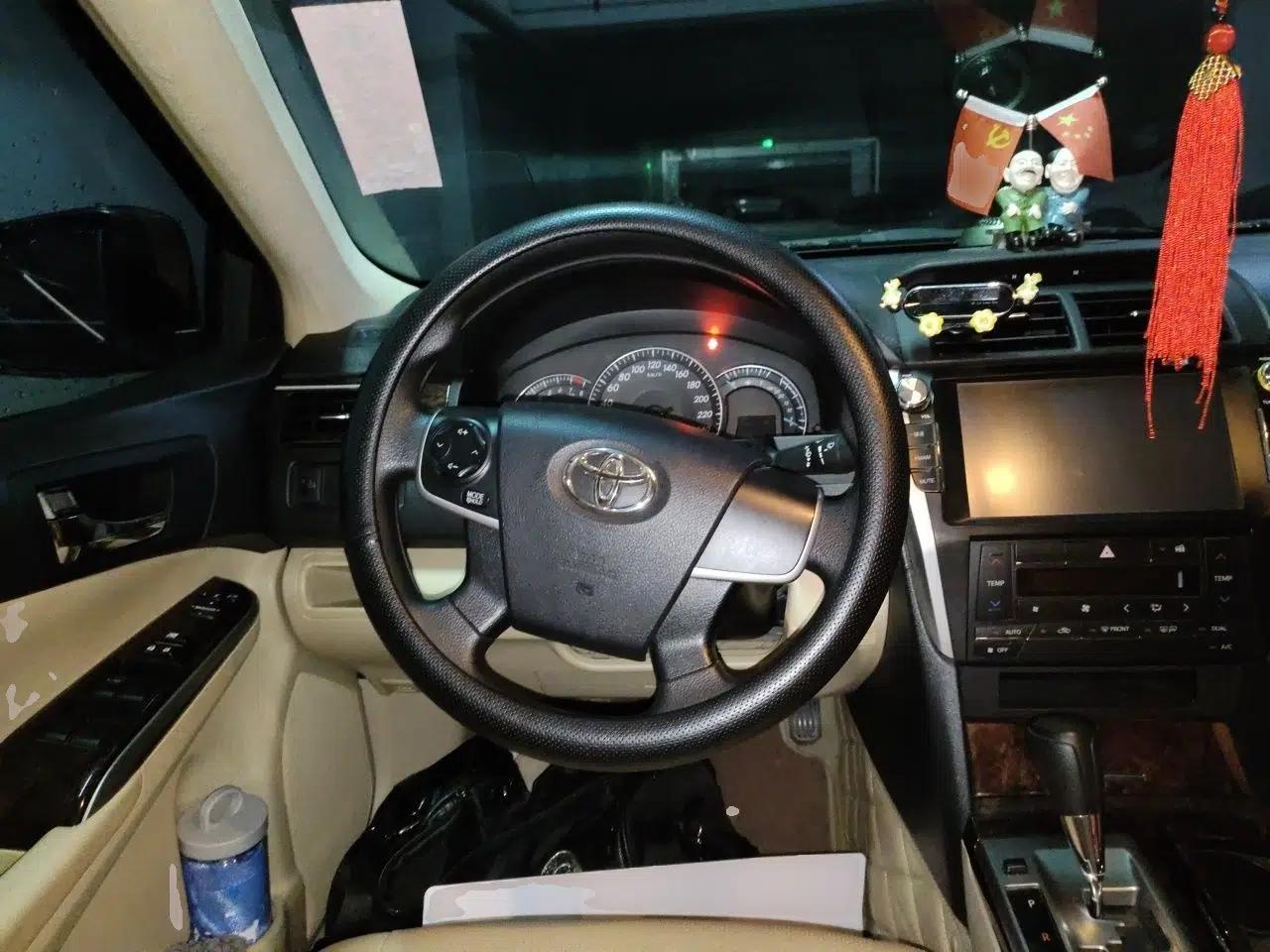 Toyota Camry 2015 2.0E Elite Edition — миниатюра 10