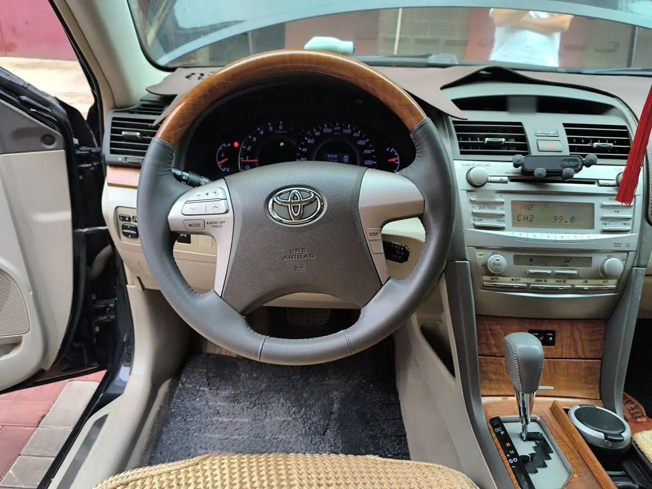 Toyota Camry 2010 240G Classic Edition — миниатюра 10