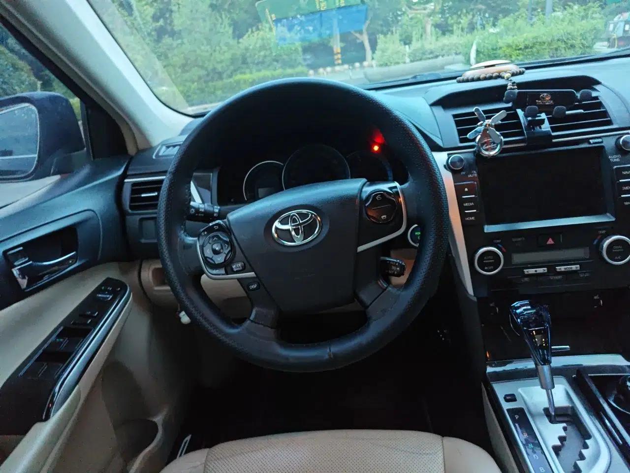 Toyota Camry 2012 Luxurious Edition 2.5HG Zunrui — миниатюра 10