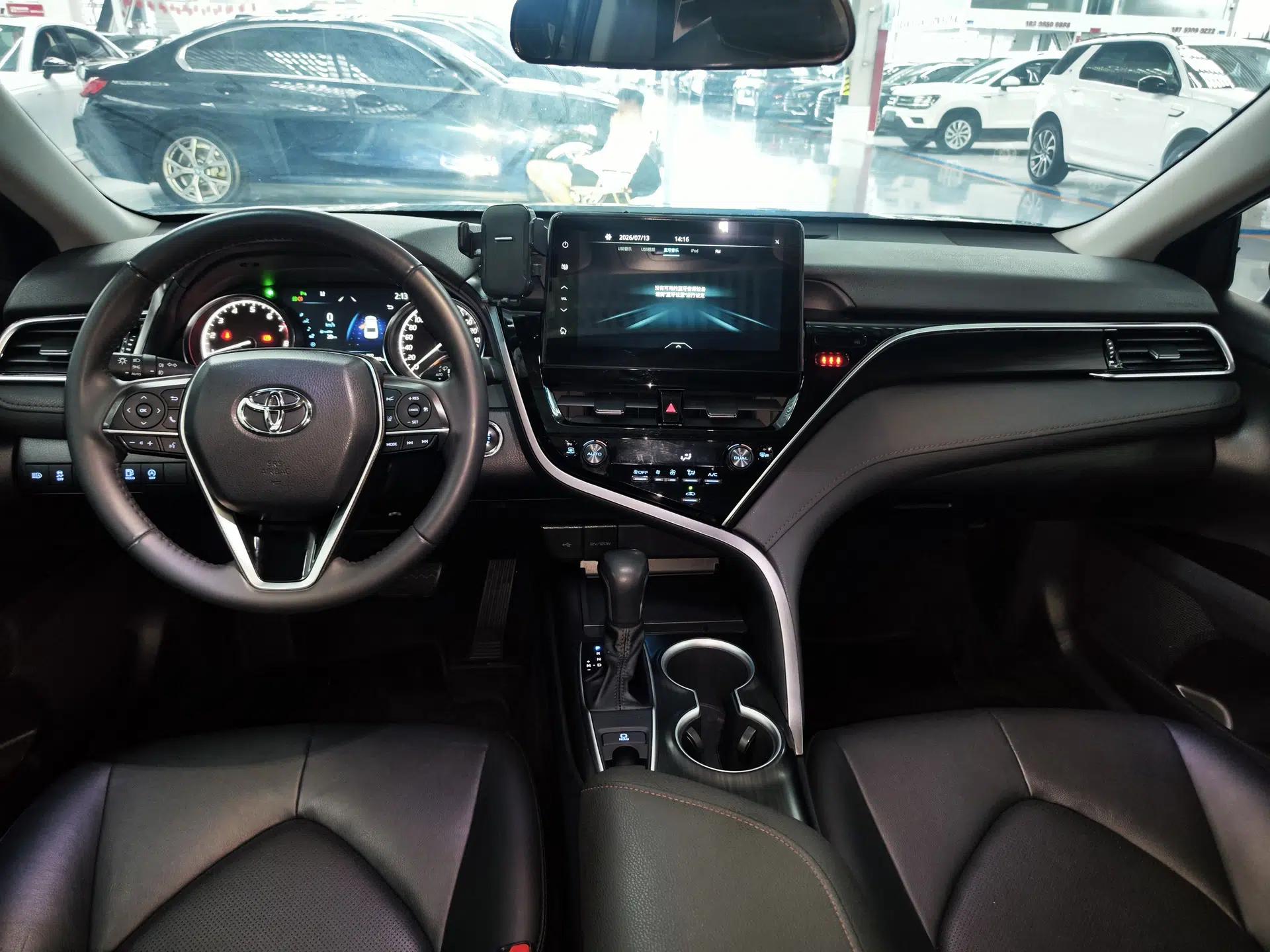 Toyota Camry 2023 2.0G Luxury Edition — миниатюра 12