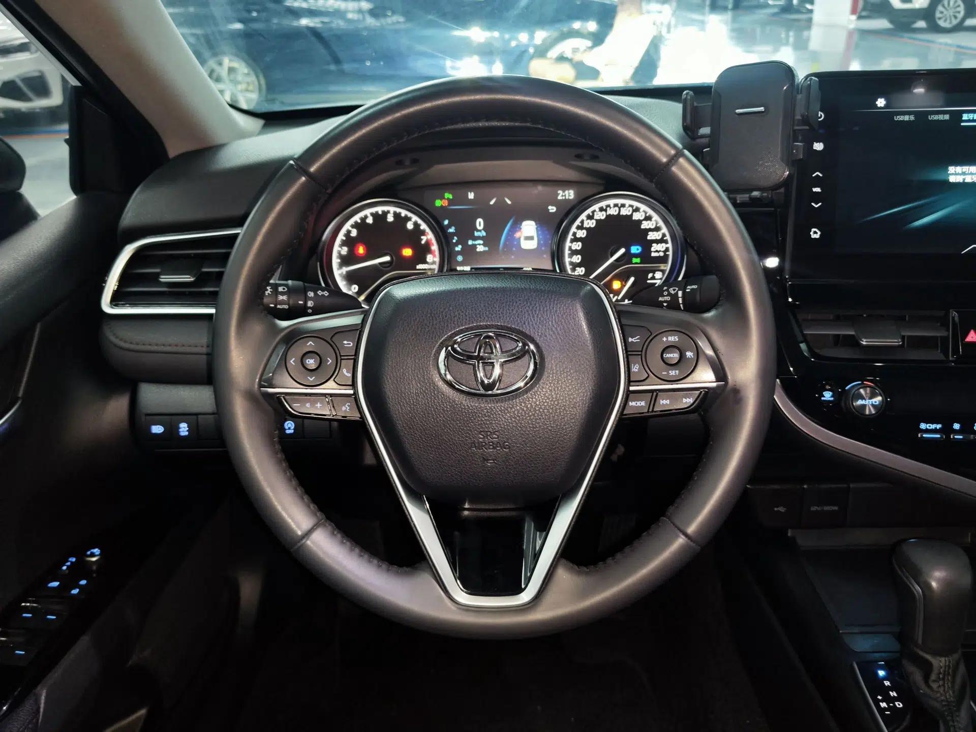 Toyota Camry 2023 2.0G Luxury Edition — миниатюра 13