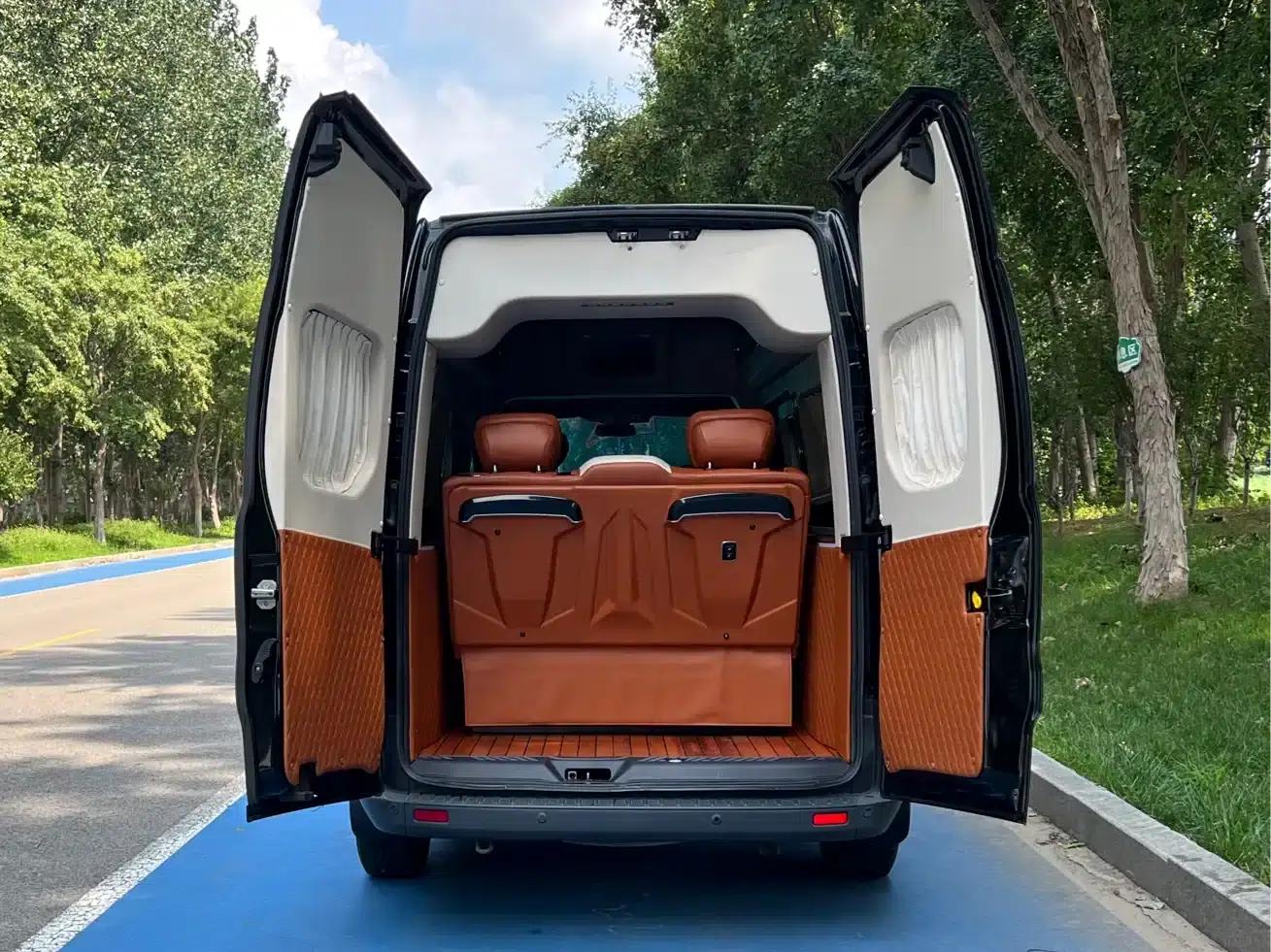 Ford Transit 2021 2.0T Gasoline Automatic Premium Commercial/Vehicle Type, Mid-Wheelbase, Mid-Roof, 7-Seater, China VI Emission Standard — миниатюра 6
