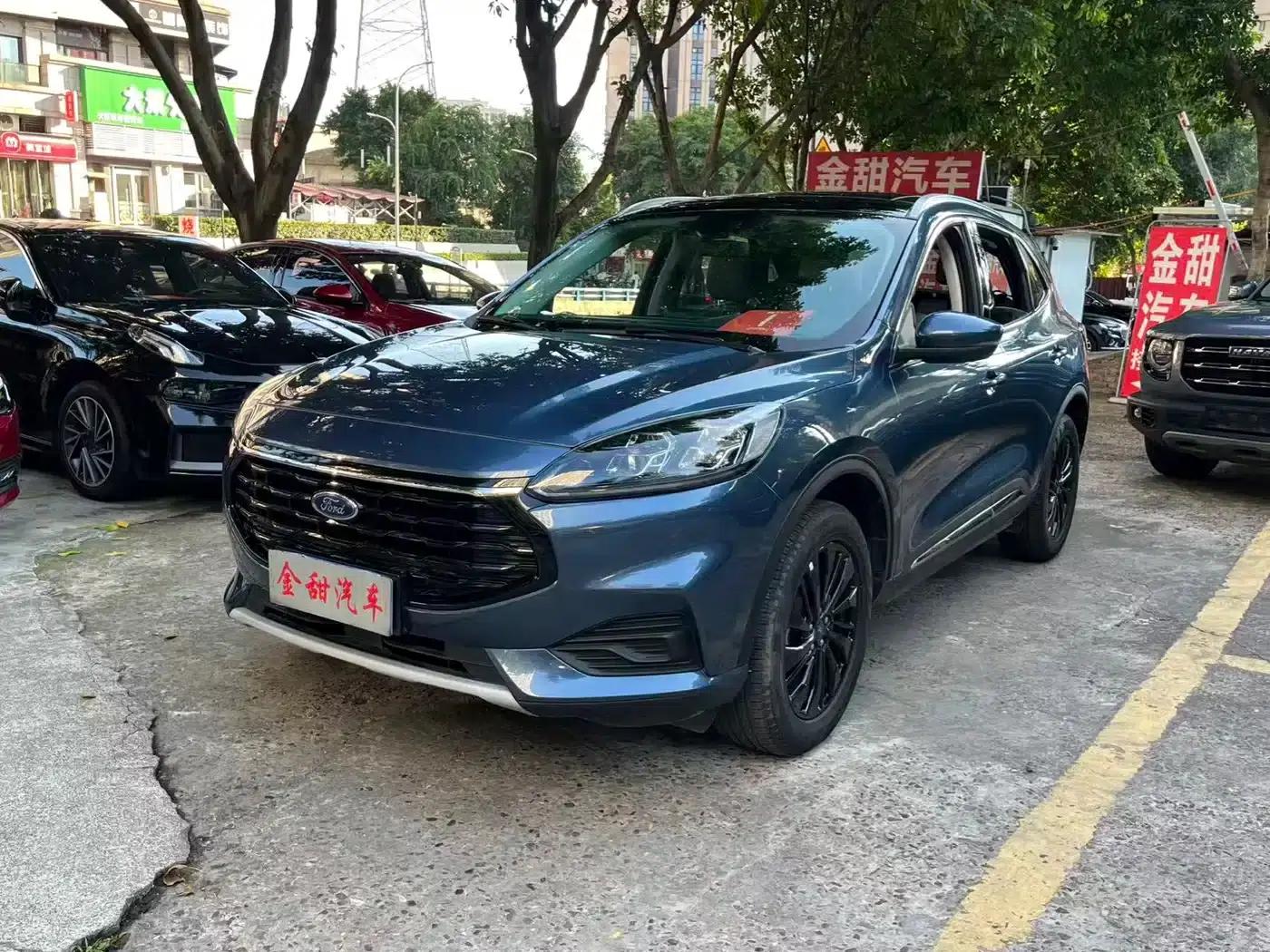 Escape 2024 EcoBoost 245 2WD Premium Edition — миниатюра 1