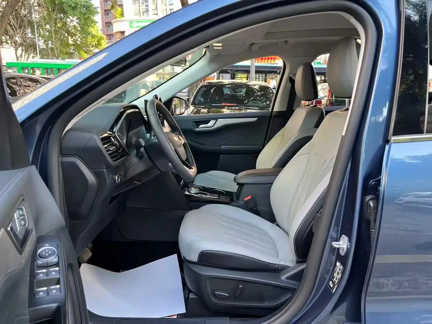 Escape 2024 EcoBoost 245 2WD Premium Edition — миниатюра 9