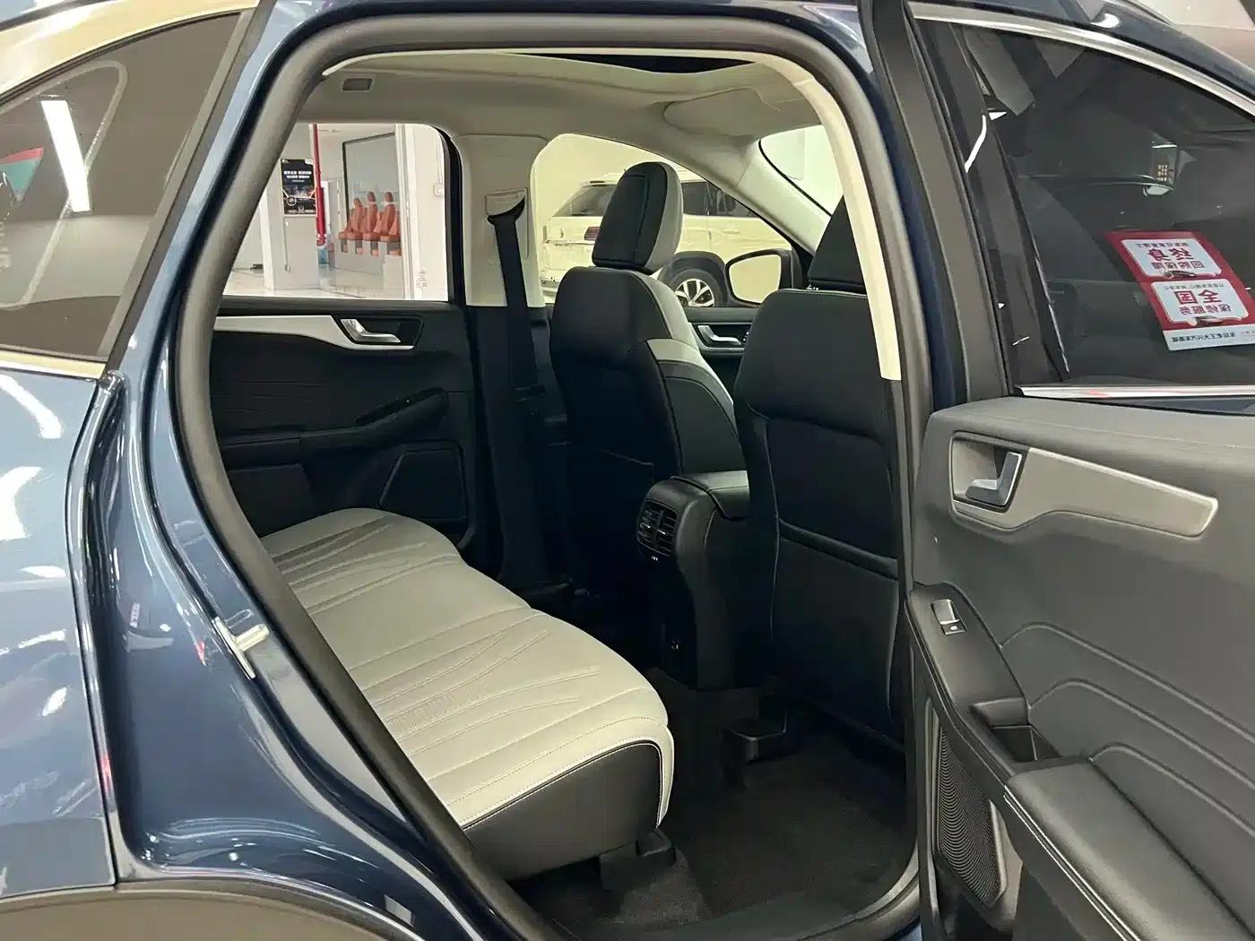 Escape 2024 EcoBoost 245 2WD Premium Edition — миниатюра 12