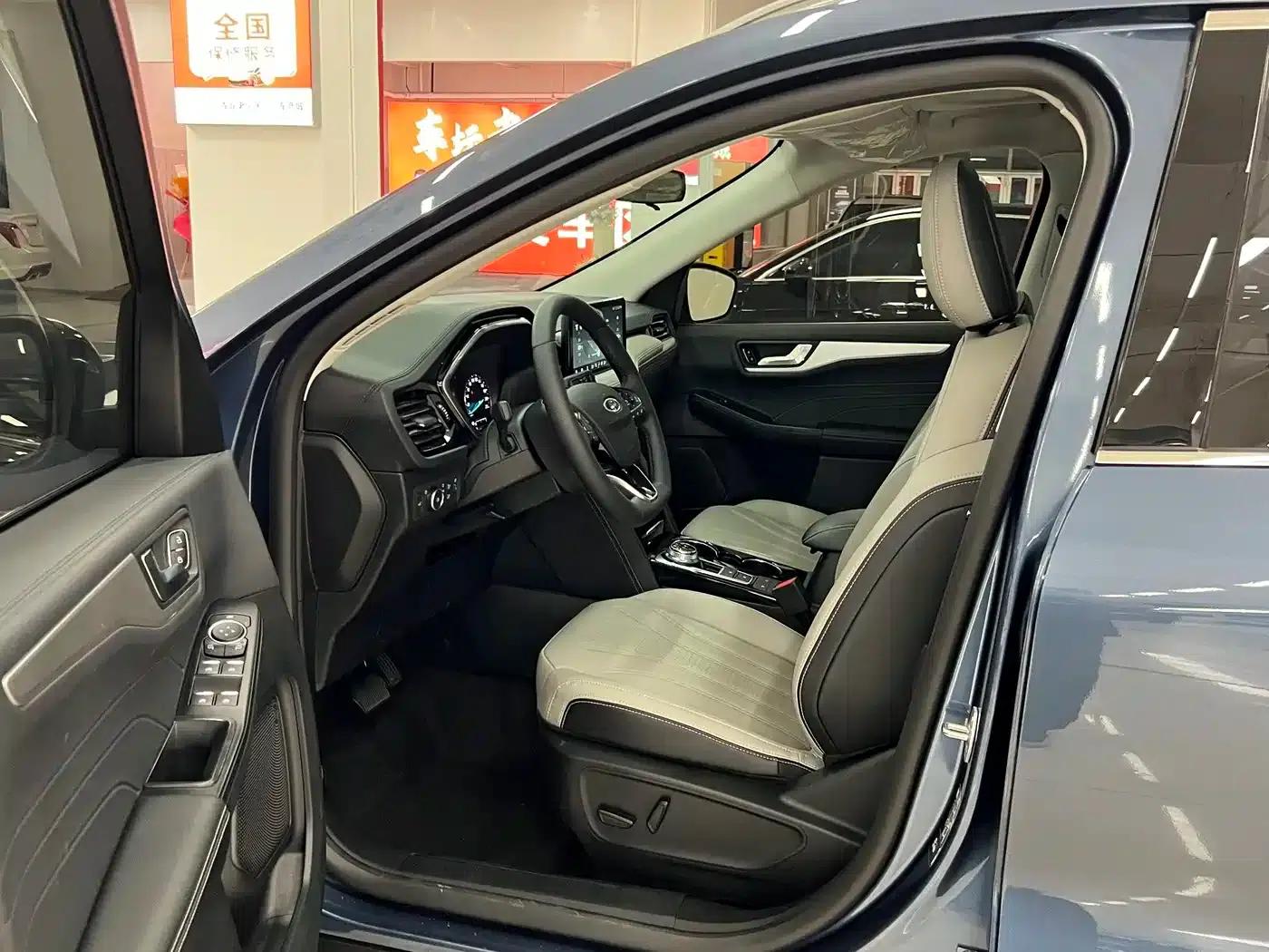 Escape 2024 EcoBoost 245 2WD Premium Edition — миниатюра 4
