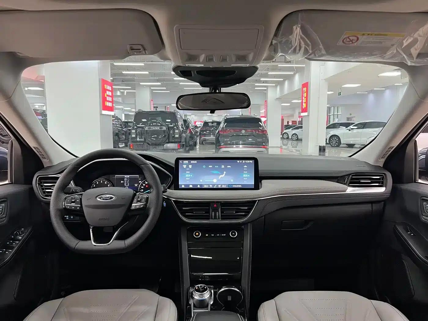 Escape 2024 EcoBoost 245 2WD Premium Edition — миниатюра 5