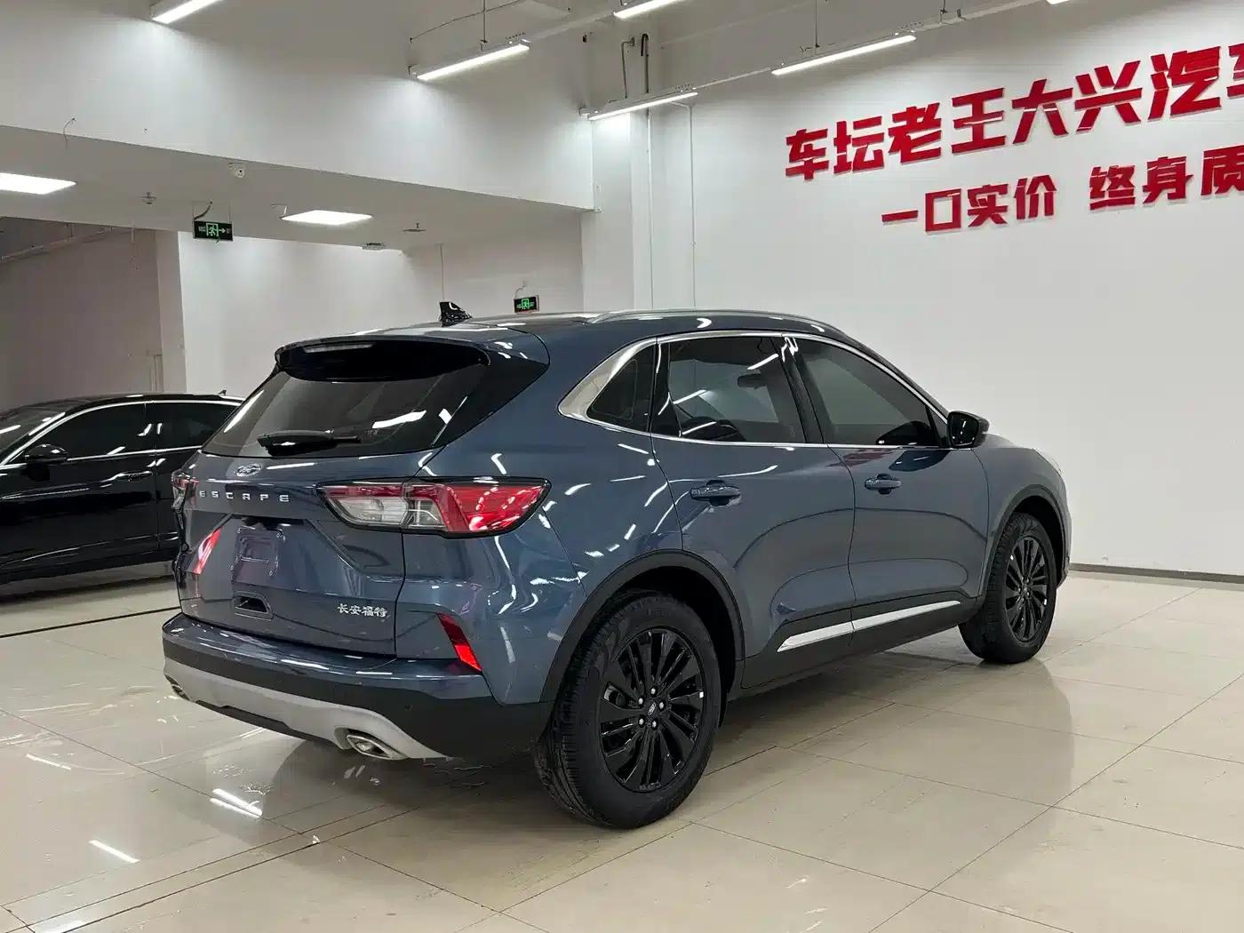 Escape 2024 EcoBoost 245 2WD Premium Edition — миниатюра 7